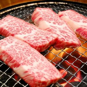 【敬老の日】【送料無料】<br>米沢牛特上カルビ（肩三角）【焼き肉用】  500g　【冷蔵便】